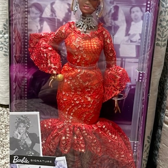 Barbie Inspiring Women Doll, Celia Cruz Queen of Salsa in Red Lace Dress - Picture 2 of 9